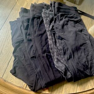 Lululemon joggers and leggings